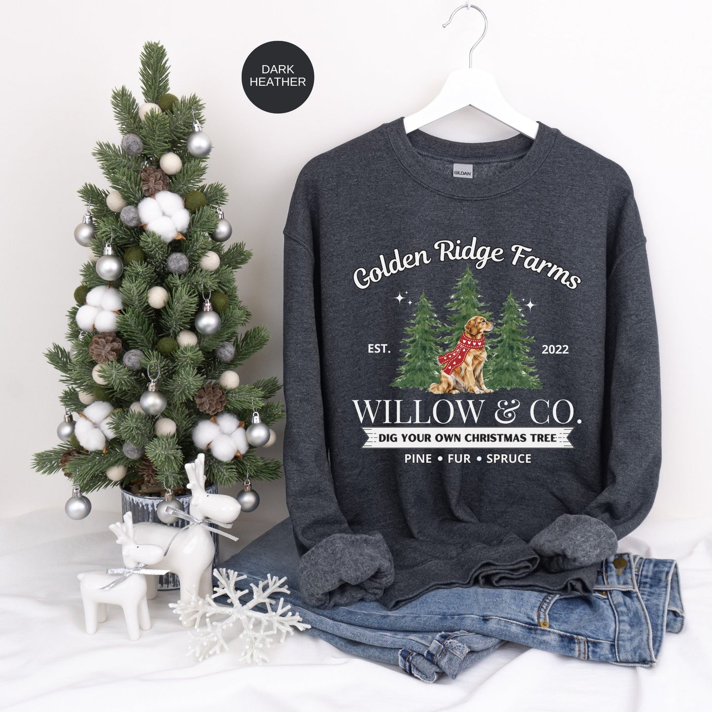 Personalized Golden Retriever Christmas Sweatshirt - Golden Retriever Dog Mom Gift Shirt, Custom Golden Lover Unisex Sweatshirt